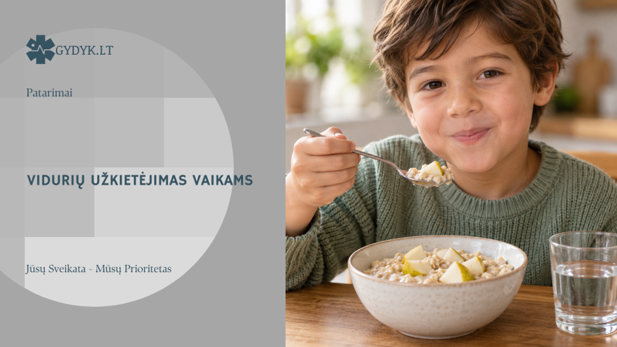 Mokyklinio amžiaus vaikas valgo avižinę košę su kriauše, šalia vanduo